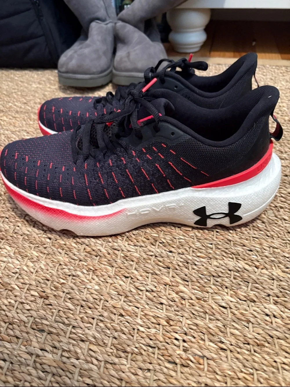 UA Infinite Running Shoe - Picture 2 of 5